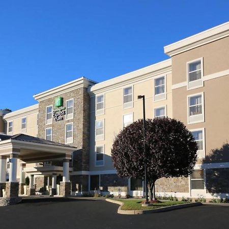 Holiday Inn Express Danbury I-84, An Ihg Hotel Bagian luar foto