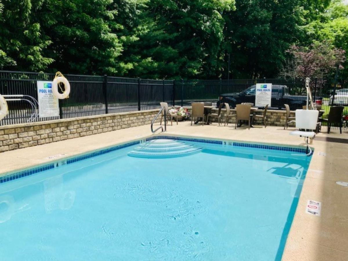 Holiday Inn Express Danbury I-84, An Ihg Hotel Bagian luar foto