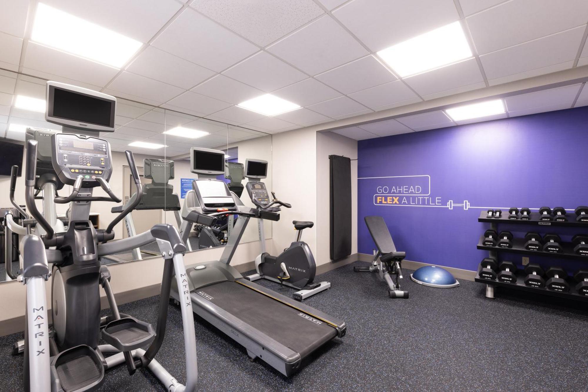 Holiday Inn Express Danbury I-84, An Ihg Hotel Bagian luar foto