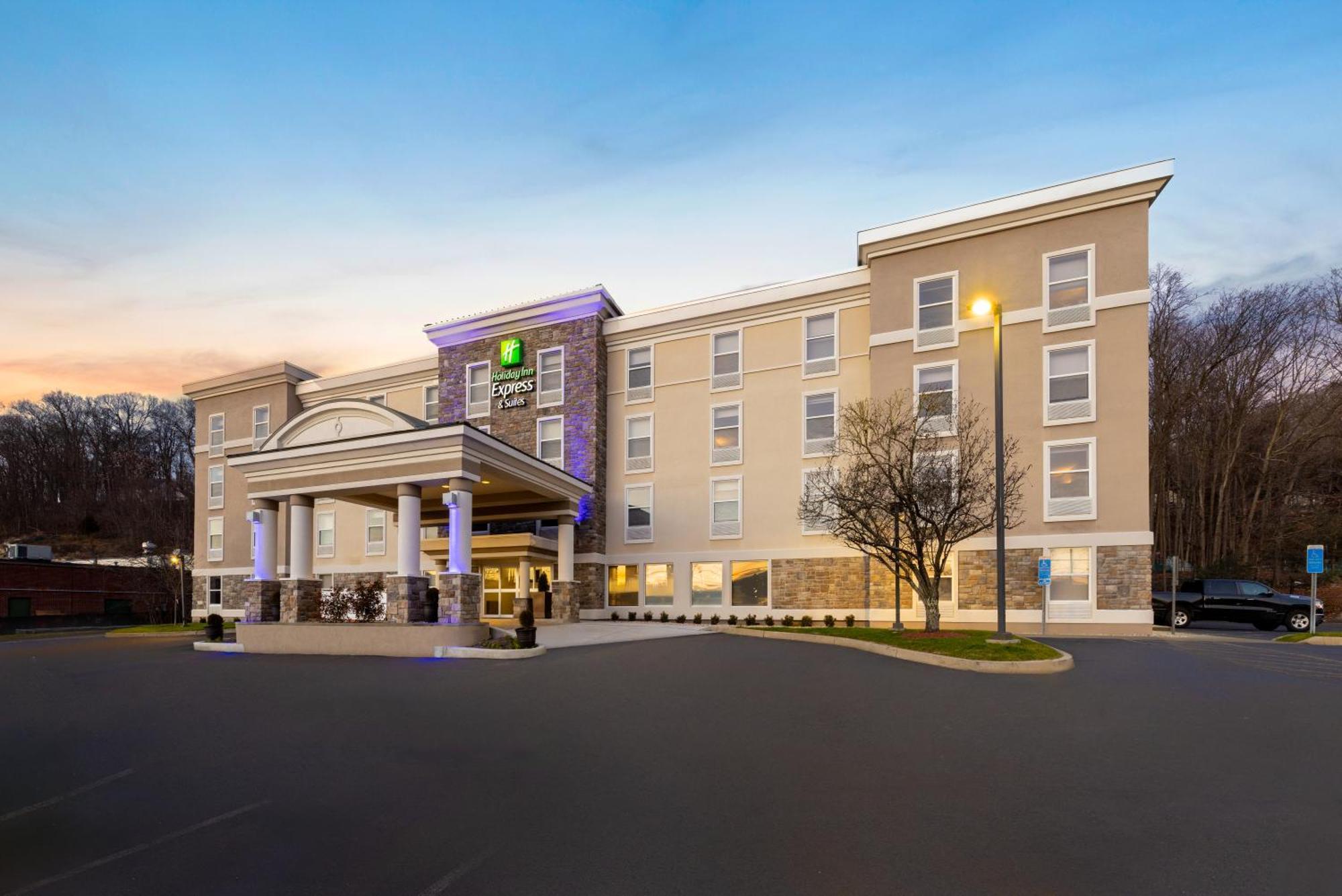 Holiday Inn Express Danbury I-84, An Ihg Hotel Bagian luar foto