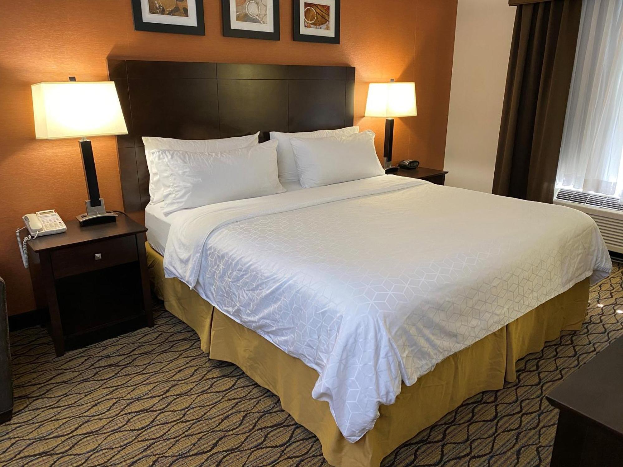 Holiday Inn Express Danbury I-84, An Ihg Hotel Bagian luar foto