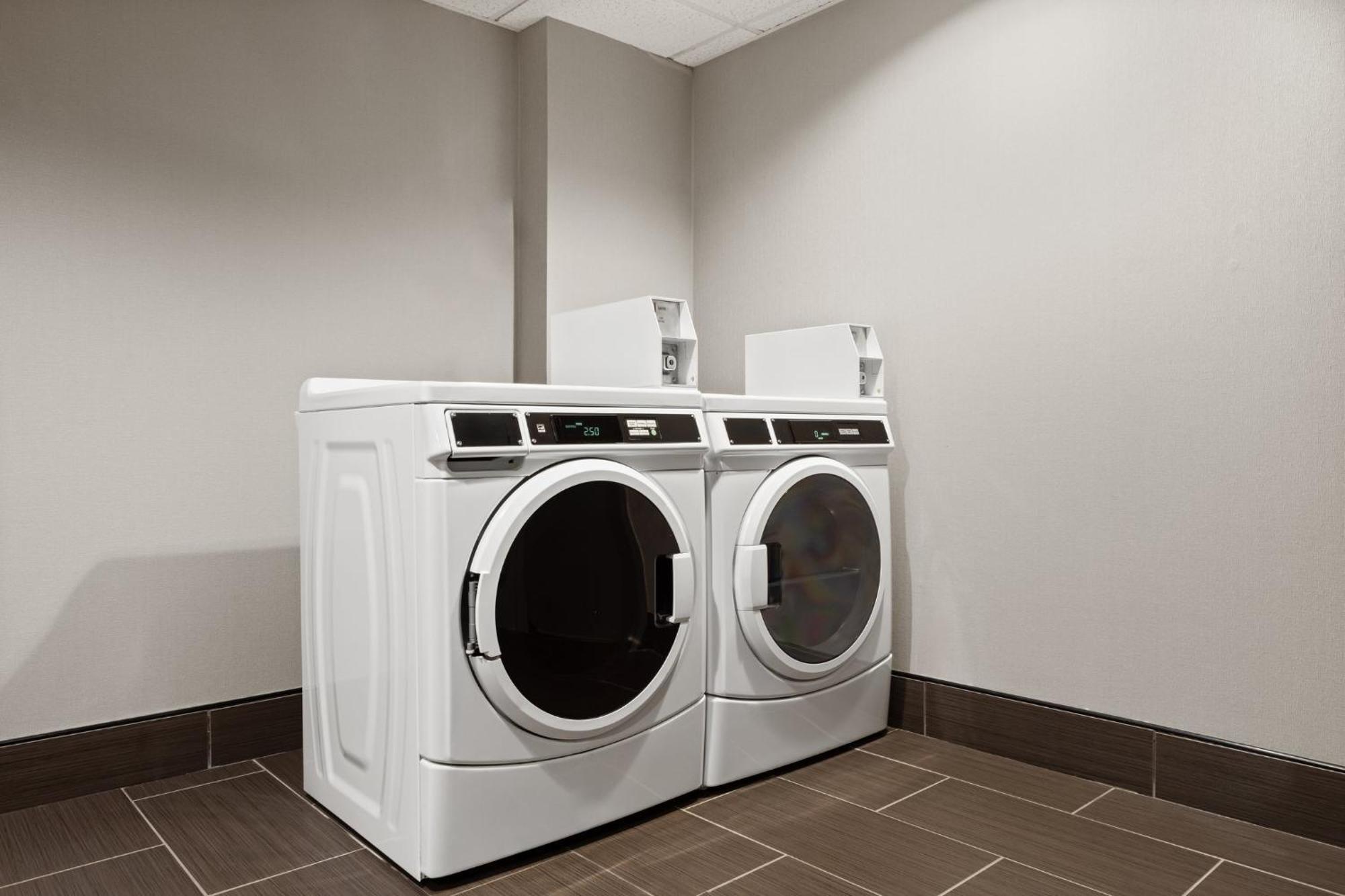 Holiday Inn Express Danbury I-84, An Ihg Hotel Bagian luar foto