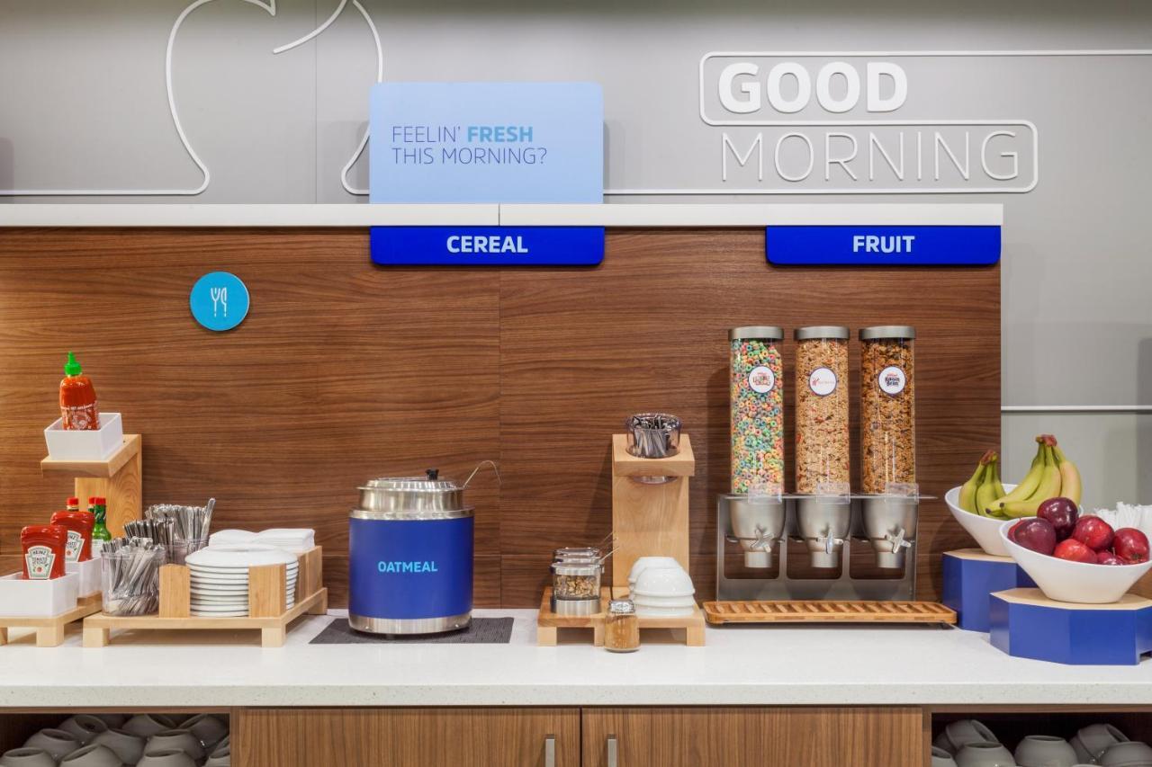 Holiday Inn Express Danbury I-84, An Ihg Hotel Bagian luar foto